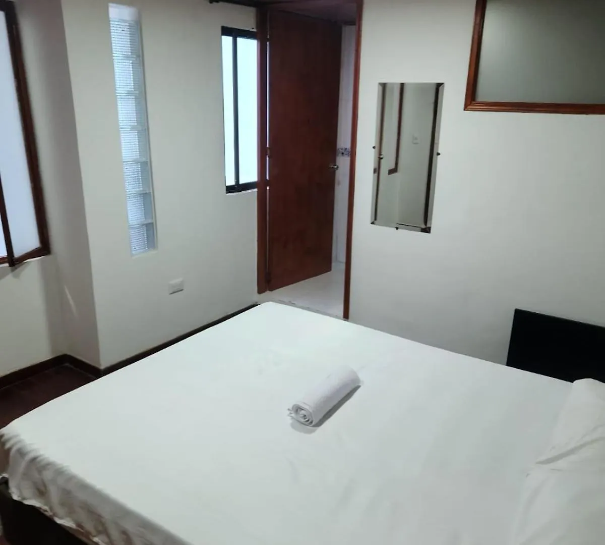 Hostal S Y S Caney Cali Pensionat