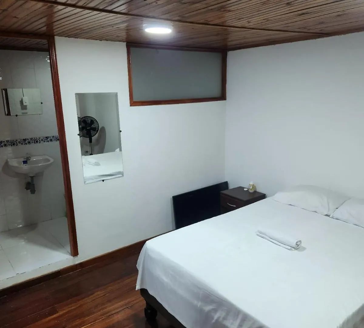 Hostal S Y S Caney Cali Colombia